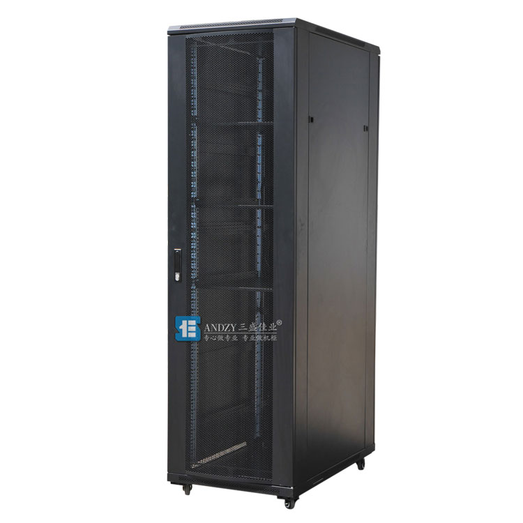 服務(wù)器機(jī)柜工藝精湛、尺寸精密